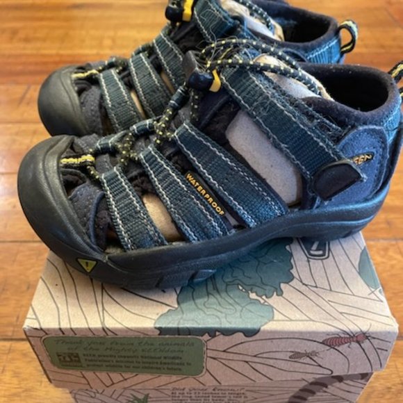 Keen Kids Newport H2 Navy Blue Size 10 - Picture 2 of 6